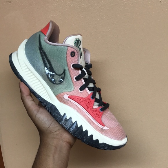 Nike Kyrie 4 Low “Pale Coral” - Picture 9 of 17